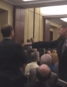 Mike Elk tries to ask a question to Honeywell CEO David Cote