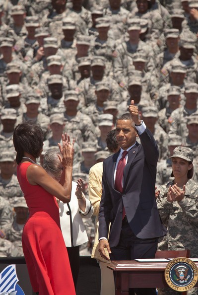 Michelle+Obama+President+Mrs+Obama+Visit+Troops+r08x1hV2L2Kl